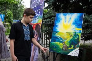 У Запоріжжі 11-річний художник-волонтер відкрив свою виставку просто неба (ФОТОРЕПОРТАЖ)