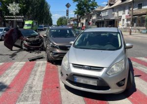 У Запоріжжі водійка спровокувала потрійну ДТП (ФОТО)