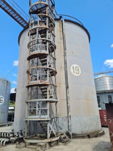 В Запорожье с аукциона продают 72 тонны арестованного в июне подсолнечного масла (ФОТО)