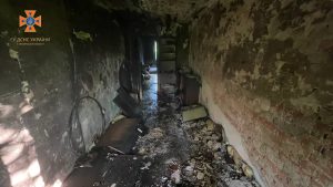 Серйозна пожежа з сильним задимленням: увечері у Запоріжжі горіла квартира (ФОТО)