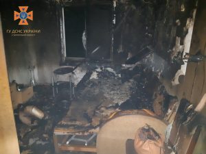 У Запоріжжі двоє загиблих через пожежу у дев’ятиповерхівці (ФОТО)