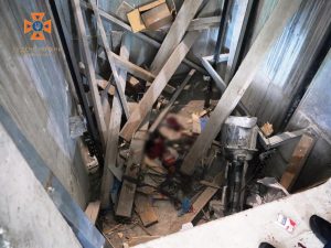 У Запоріжжі троє працівників впали у шахті ліфта: є загиблий (ФОТО)
