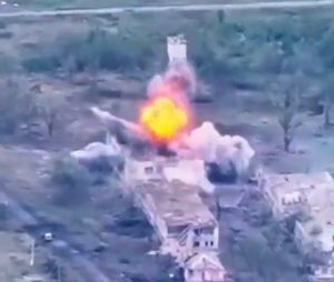 Як авіабомба JDAM рознесла бетонне укріплення зі 100 окупантами на Південному напрямку (ВІДЕО)