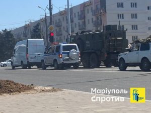 Фіксують рух військових РФ з Бердянського напрямку через Маріуполь (ФОТО, ВІДЕО)