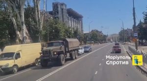 РФ перекидає техніку з БК та паливом з Маріуполя в бік Бердянська (ВІДЕО)