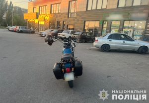У Запоріжжі мотоцикліст скоїв наїзд на 3-річного хлопчика: шукають свідків (ФОТО)