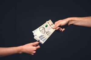 Понад 100 тисяч переселенців втратили право на виплати ВПО: що відомо