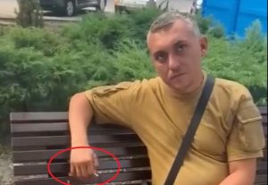 У Запоріжжі комунальні борці з курінням палили у забороненому місці: реакція КП (ВІДЕО, ФОТО)