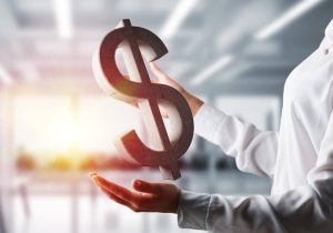 Українські банки продаватимуть долари онлайн: як купити