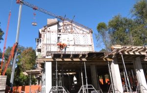 У Запоріжжі триває відовлення 4-х пошкоджених багатоповерхівок: що зроблено