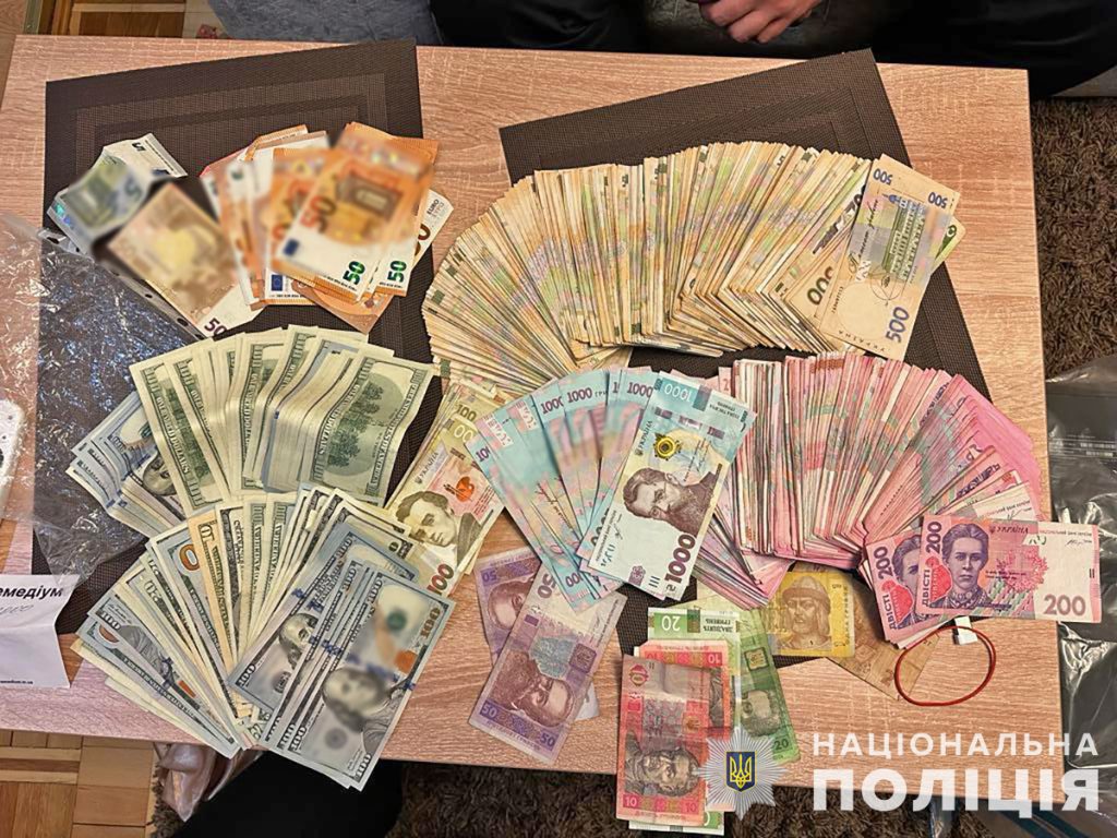 6,5 тисяч доларів за особу: у Запоріжжі «ухилянтам» продавали фейкові документи для виїзду з України (ФОТО)