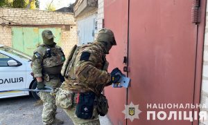 У Запоріжжі продавали небезпечний алкоголь: викрито “бізнес” з тонами “товару”(ФОТО)