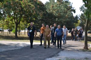 Представник Офісу Президента відвідав зруйновані багатоповерхівки в Запоріжжі (ФОТО, ВІДЕО)