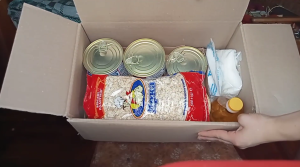 Рацион на 30 дней: какой продуктовый набор выдают в Запорожье (ВИДЕО)