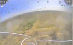 FPV-дрон точно влучив по позиціях росіян на Запоріжжі (ВІДЕО)