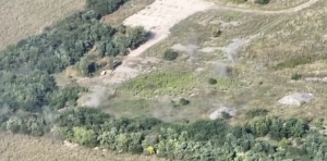 ЗСУ гарно відпрацювали по позиціях росіян касетними боєприпасами на Запоріжжі (ВІДЕО)