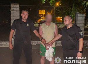 У Запоріжжі рецидивіст у власному будинку побив та пограбував комунальницю (ФОТО)