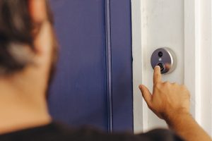 На Запоріжжі окупанти влаштували поквартирний обхід перед “виборами”