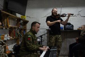 Жива музика в укритті, руїни, і праця ДСНС: як виживає нескорене Гуляйполе (ФОТОРЕПОРТАЖ)