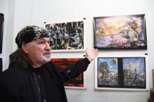 Фотохудожник Євген Ком презентував виставку з абстракцій і колажів про настрій під час війни (РЕПОРТАЖ)