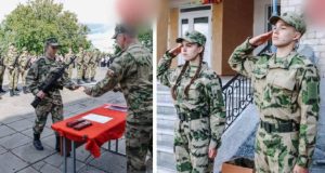 Окупанти на Запоріжжі одягли дітей у військову форму і роздали зброю (ВІДЕО)