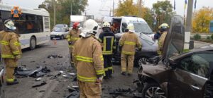 У Запоріжжі жінку затисло конструкціями авто внаслідок серйозної ДТП (ФОТО)