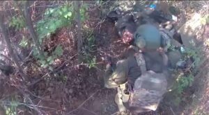 Вчотирьох проти десяти: опубліковано фрагмент штурму позицій росіян під Роботиним (ВІДЕО)