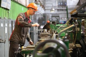 Держава підтримує роботодавців, які працевлаштовують ВПО: як отримати допомогу