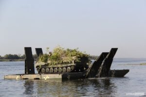 ЗСУ перетнули Дніпро та вперше перекинули на лівий берег важку техніку (ФОТО, ВІДЕО)