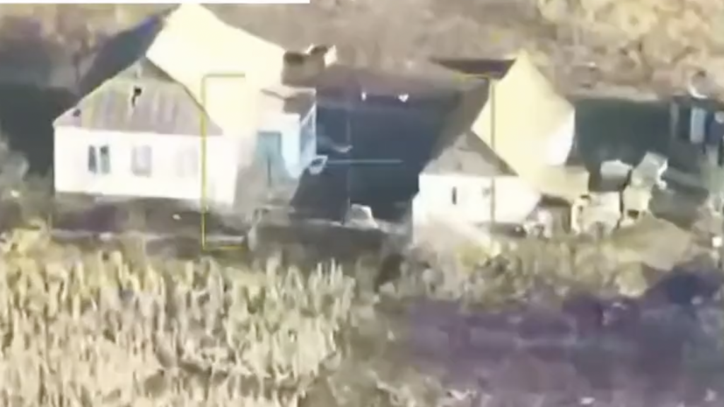 Російські військові ховалися поміж будинків для запуску дронів на Запоріжжі (ВІДЕО)