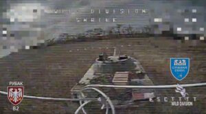 Залетів у люк на ходу: ударний БПЛА знищив САУ окупантів на Токмацькому напрямку (ВІДЕО)