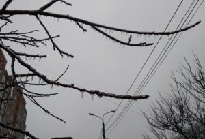 У Запоріжжі різко погіршилися погодні умови: попередження від обленерго (ФОТО)