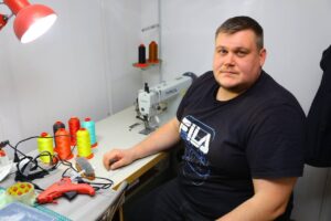 Переїхав жити в підвал, щоб рятувати людей: історія підприємця, який пережив ракетний обстріл