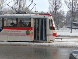 На каких маршрутах в Запорожье сегодня будет работать общественный транспорт