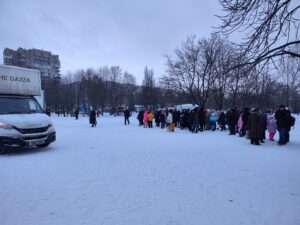 Як виглядає безкоштовна піца, за якою у Запоріжжі вишиковувалися черги (ФОТО)