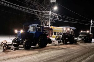 Запоріжжя звечора замело снігом: комунальники показали свою нічну роботу (ФОТО)