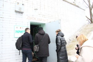 У Запоріжжі почали службове розслідування через закрите в гімназії укриття