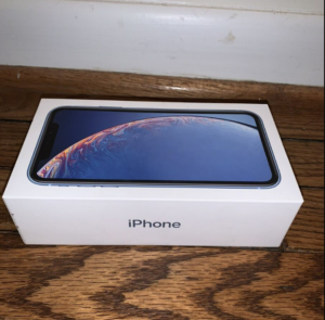 В Запорожье с аукциона во второй раз продают арестованный iPhone: телефон существенно подешевел (ФОТО)