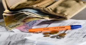 Українцям відключатимуть комуналку за борги: Кабмін  переписав правила