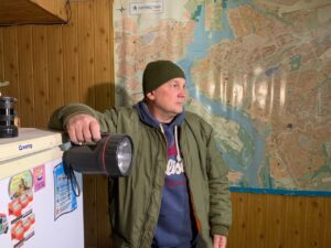 «Я бачив ті російські ракети, які летіли по будинках»: спогади підприємця, який перетворив власний офіс в укриття та врятував людей