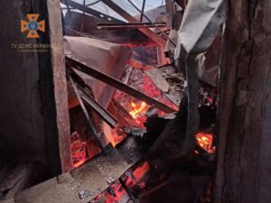 В Оріхові виникла масштабна пожежа через авіаудар (ФОТО)