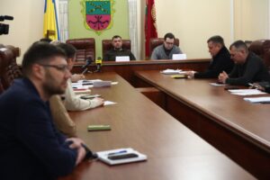 Як сталося, що у Запоріжжі зовсім немає грошей на ремонт доріг після зими: головне з наради в мерії (ФОТО, ВІДЕО)