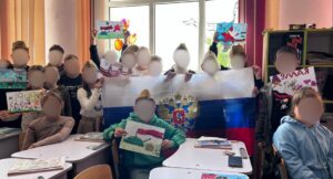 Роздає дітям “автомати”, малюють “зетки”: історія зради вчительки молодших класів на Запоріжжі (ФОТО)