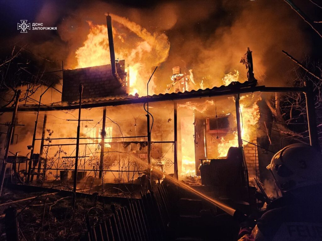 Вночі під Запоріжжям згоріли два будинки (ФОТО)