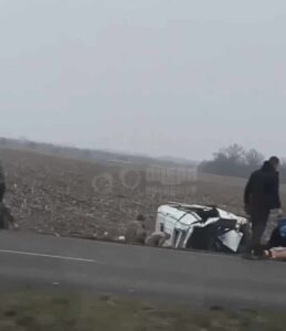 На трассе Запорожье-Днепр перевернулась маршрутка (ВИДЕО)