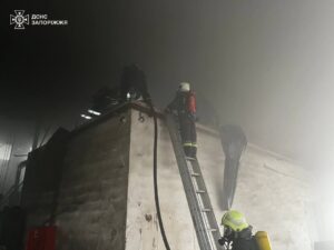 У Запоріжжі сталися пожежі на підприємстві і в приватному будинку: загинув чоловік (ФОТО)
