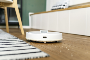 Чи можна заливати миючий засіб у робот-пилосос