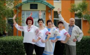 Від вишиванки до “зетки”: зрадниця із Запорізької області обманювала українські соцслужби на гроші (ФОТО)