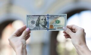 50 грн за долар: у МВФ спрогнозували, коли “злетить” курс
