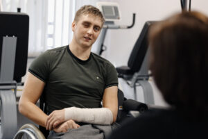 “Було дві клінічні смерті, поки їхав до Запоріжжя”: як нацгвардієць Іван Маляренко вижив після атаки дрону-камікадзе